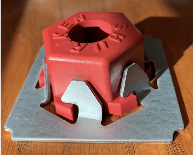 Meeting in the Middle: Understanding the Sales and Engineering Sides of Bolted HSS Column Splices 3 Figure 1: Shuriken nut-holding device